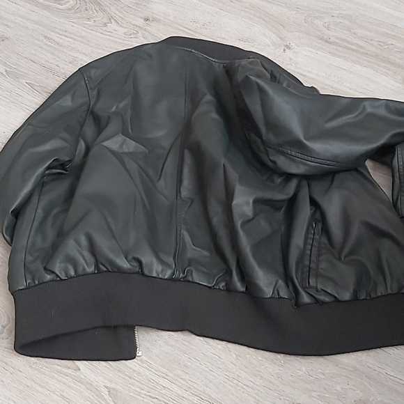 Forever 21 bomber jacket - Picture 3 of 3